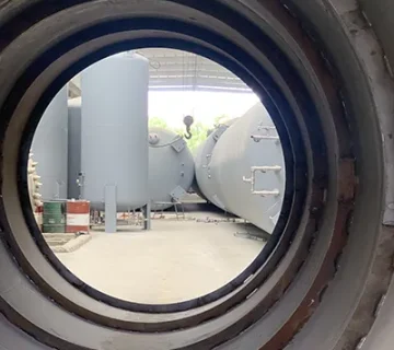 Cryogenic tank for storing liquefied gases such as oxygen, nitrogen, and argon at extremely low temperatures.