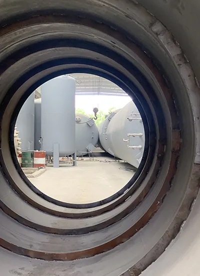 Cryogenic tank for storing liquefied gases such as oxygen, nitrogen, and argon at extremely low temperatures.