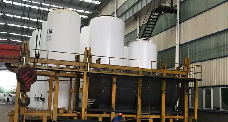 Vertical cryogenic storage tank for liquid oxygen (LOX), liquid nitrogen (LIN), and liquid argon (LAR)