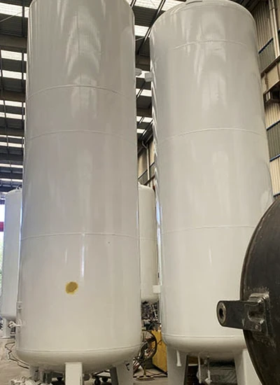 Vacuum-insulated liquid CO2 storage tank for cryogenic carbon dioxide applications