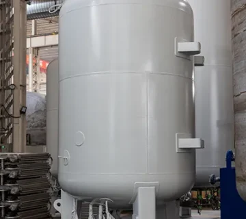 Design process of cryogenic storage vessels showing air filtration, heat exchangers, expansion turbines, and aluminum tray columns