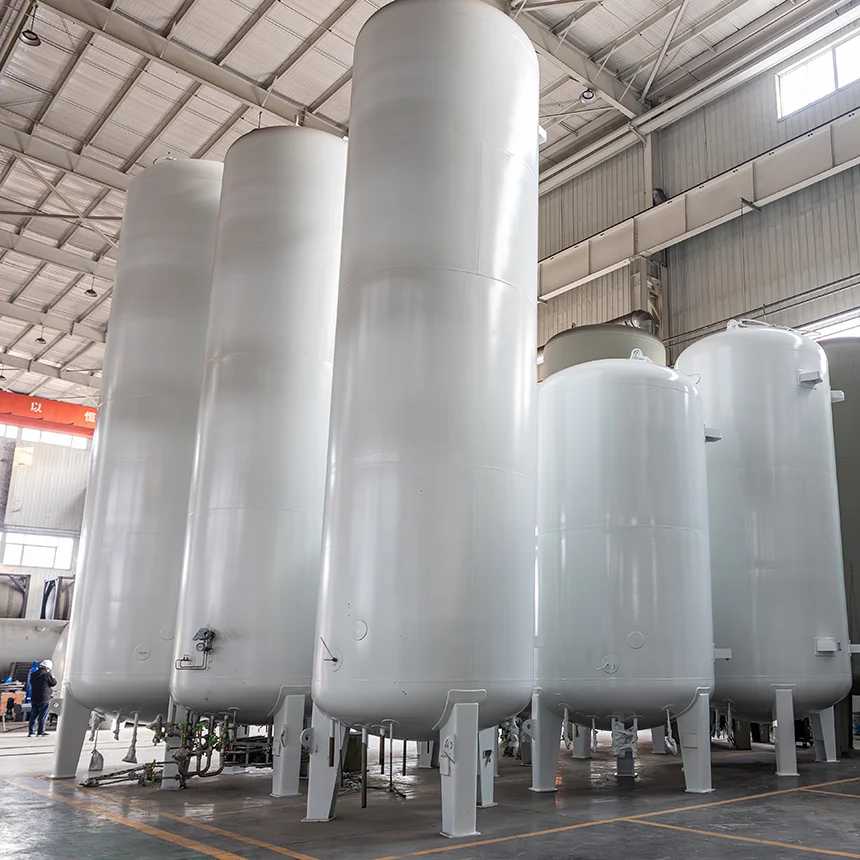 Vacuum-insulated cryogenic storage tank