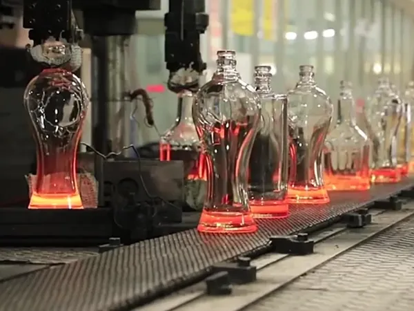Cryogenic gas storage tanks and vaporizers for glass manufacturing