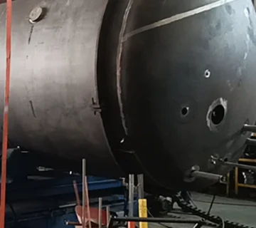 Cryogenic tank materials including stainless steel inner vessels and insulated outer shells