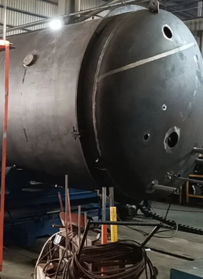 Cryogenic tank materials including stainless steel inner vessels and insulated outer shells